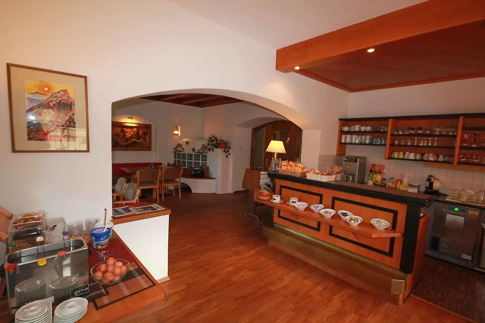 Hotel Sonnenhof - Bed & Breakfast & Appartements Mutters